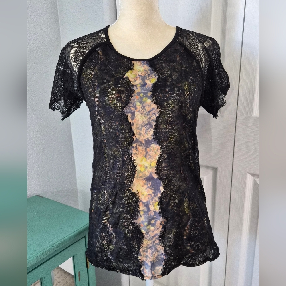BKE Boutique Black Lace Floral Sheer Top Keyhole Back Size S